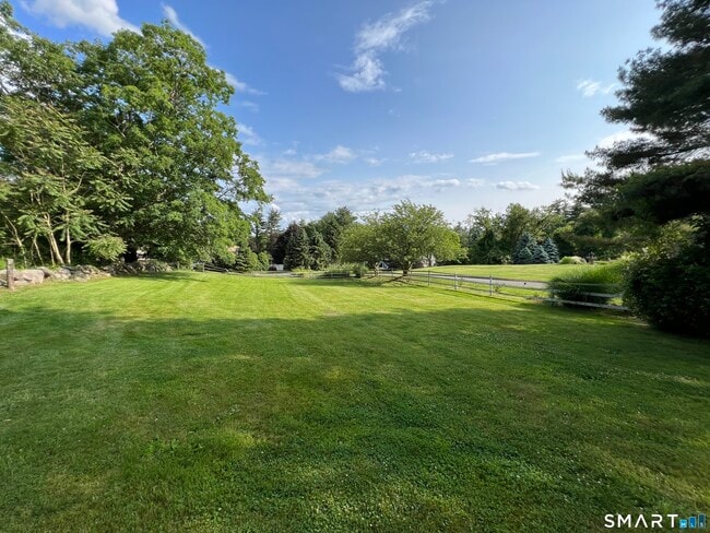 Building Photo - 165 Drum Hill Rd