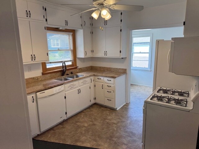 Building Photo - 115 Chicago Ave N