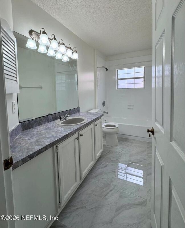 Building Photo - 8250 Lakemont Dr