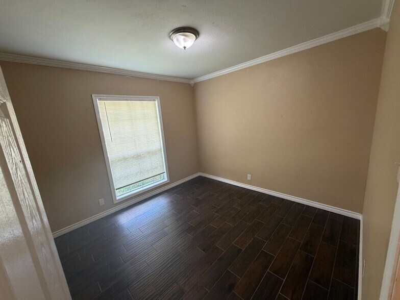 Building Photo - 1103 Boling Brook St