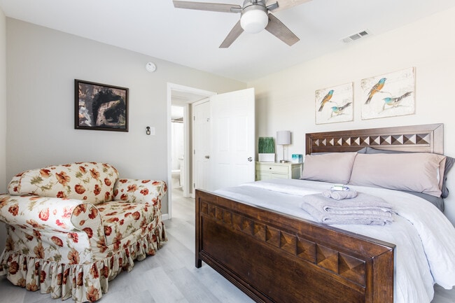 Building Photo - The Warren