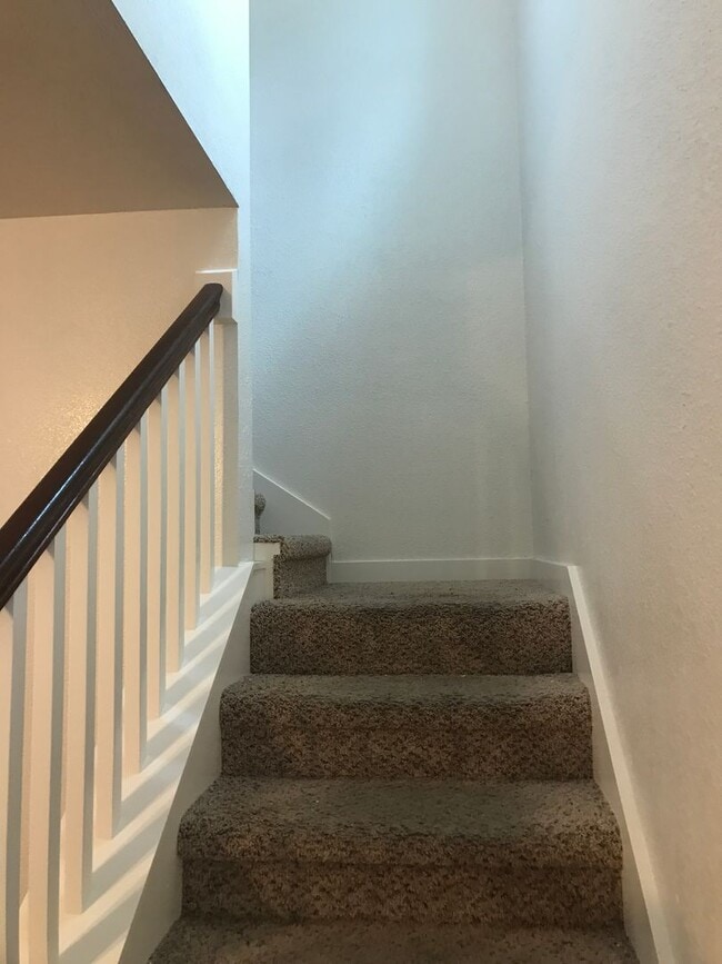 Building Photo - Charming Home Nestled in Springfield - 3 b...