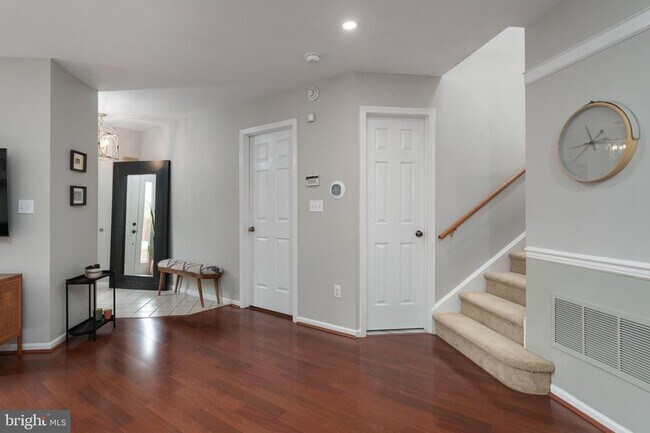 Building Photo - 9 Woodmont Dr
