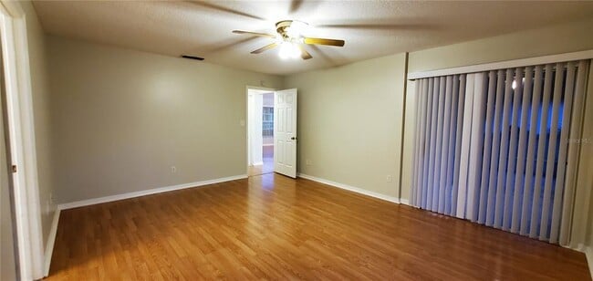 Building Photo - 913 Palm Forest Ln