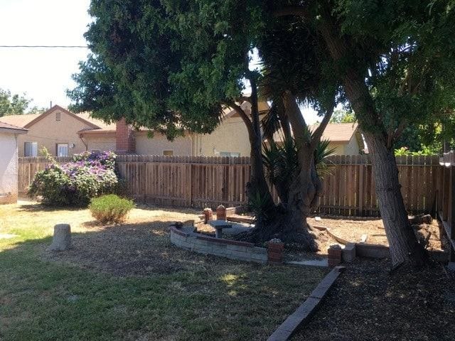 Yard with shade trees - 4137 W 173rd St