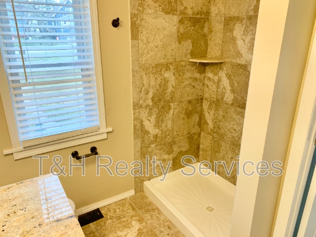 Building Photo - 6155 Broadway St