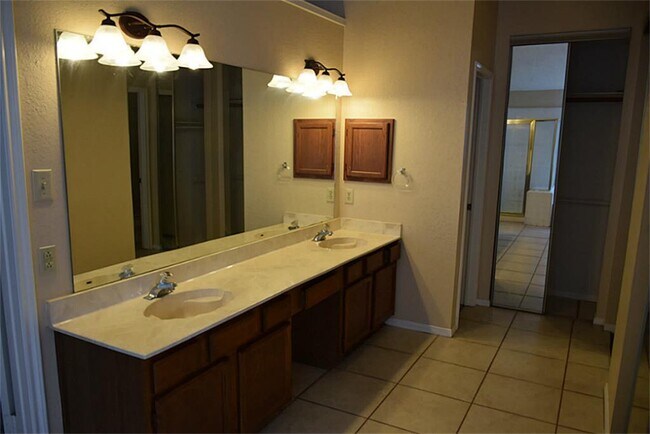 Building Photo - 4718 Sunshine Dr