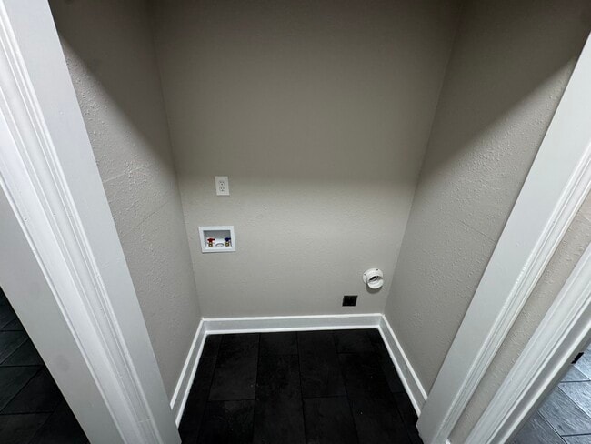 Building Photo - 2760 Lola Ave