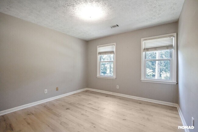 Building Photo - Spacious 5BR House in Marietta