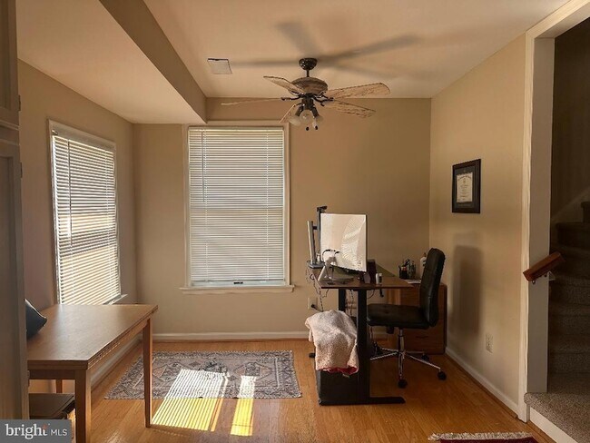 Building Photo - 633 Hampton Ave