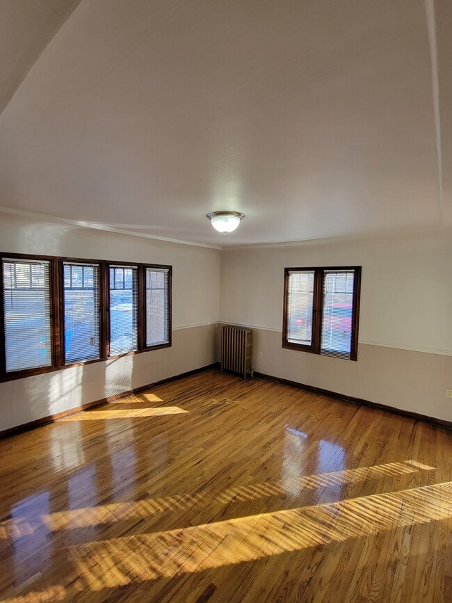 Building Photo - Graylyn Apartments