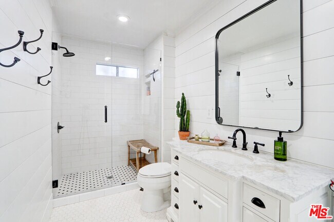 Building Photo - 456 S McKnight Rd