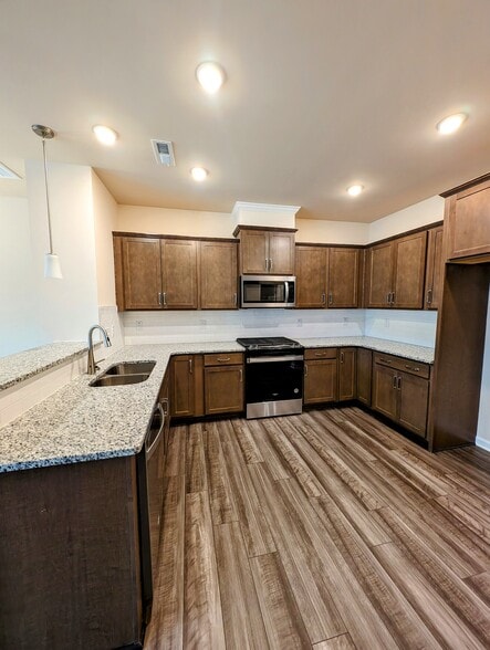 Building Photo - 5613 Edessa Ave