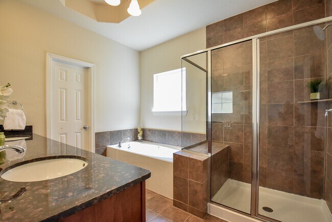 Building Photo - 3419 Clearview Villa Way