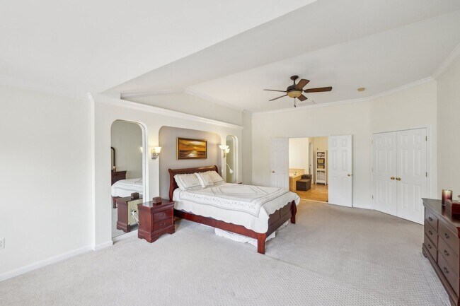 Building Photo - Stunning single-family home filled with th...