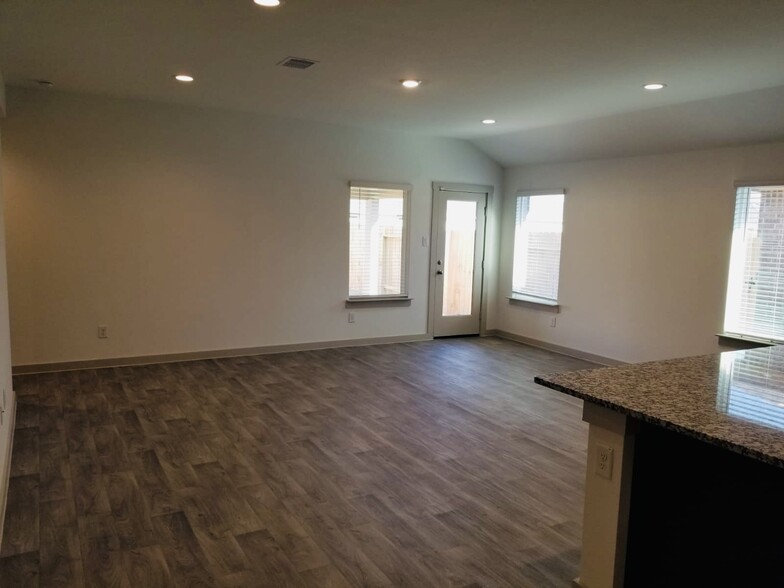 Dining Room - 8123 Molasses Way