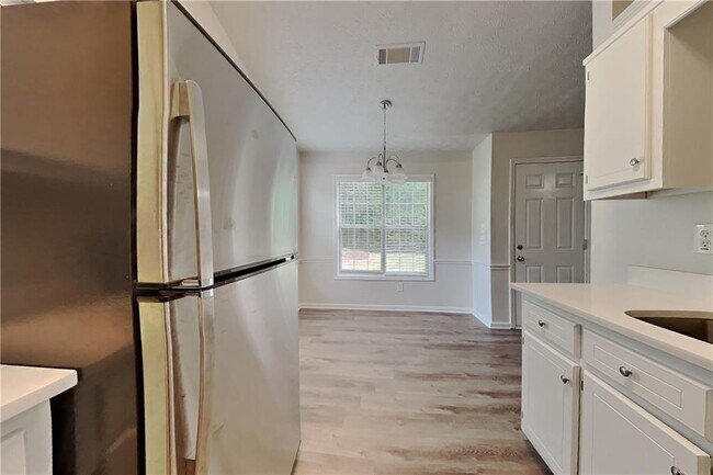 Building Photo - 3685 E Bolding Rd