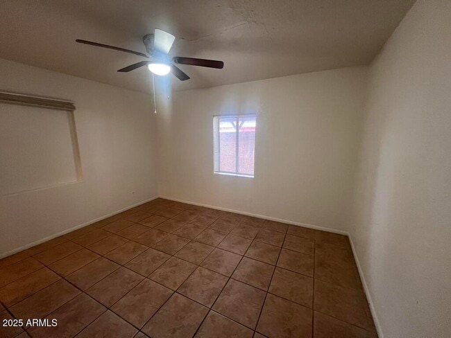 Building Photo - 526 S Mesa Dr