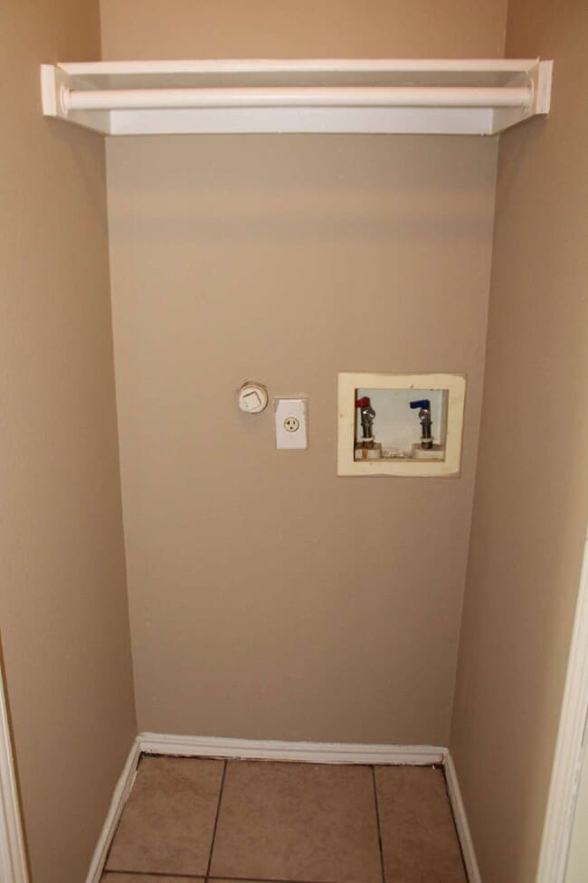 Building Photo - 2136 Coelum Ct