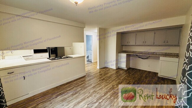 Building Photo - Charming 3 Bedroom Rambler + Large Storage/Shop  | Kent, WA