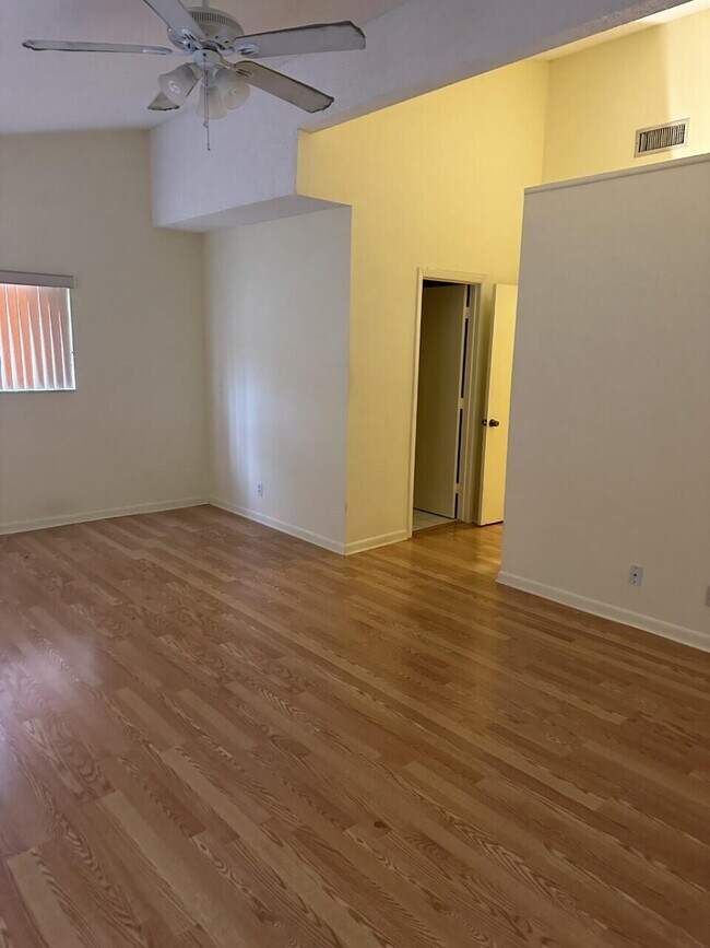 Building Photo - 65 Maplecrest Cir