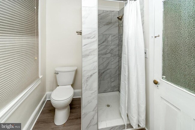 Building Photo - 24 Bank St