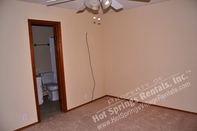 Building Photo - West Gate Area | Home | Unfurnished