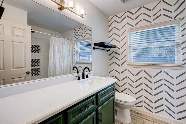 Building Photo - 2207 Stonecrest Dr
