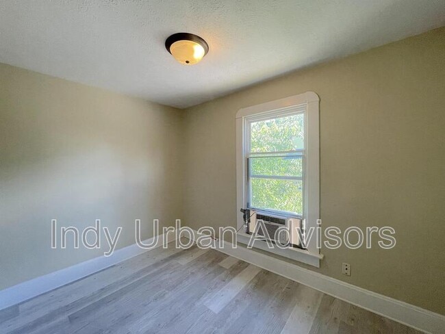 Building Photo - 1553 Barth Ave