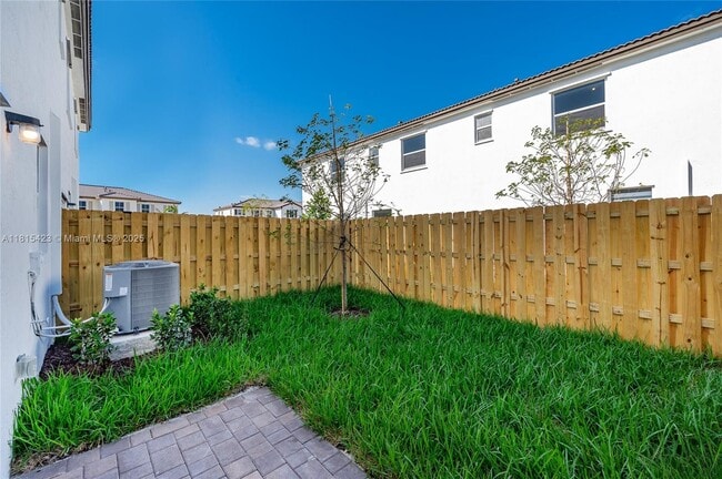 Building Photo - $2,490 2890 SE 26 Ter