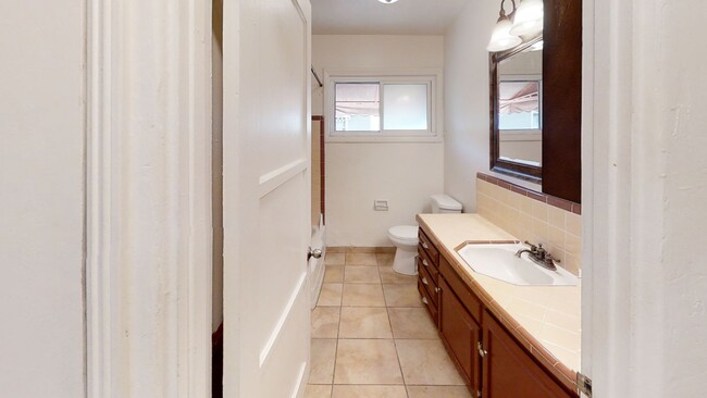 Building Photo - 3BD/2BA on Dorothy Drive!