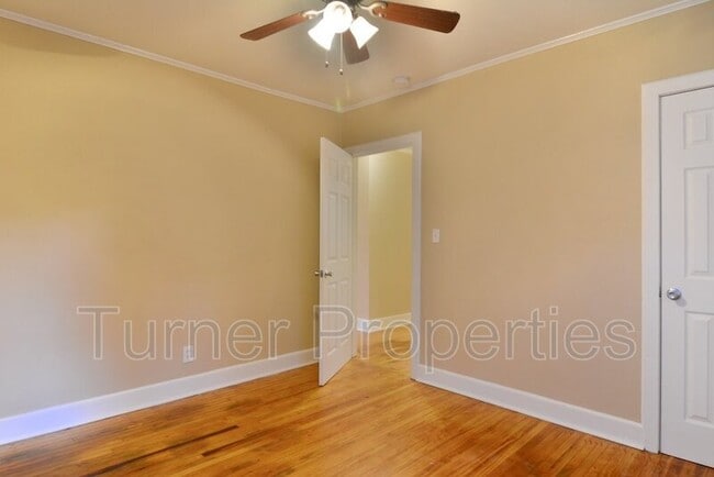 Building Photo - 2729 Kingswood Dr