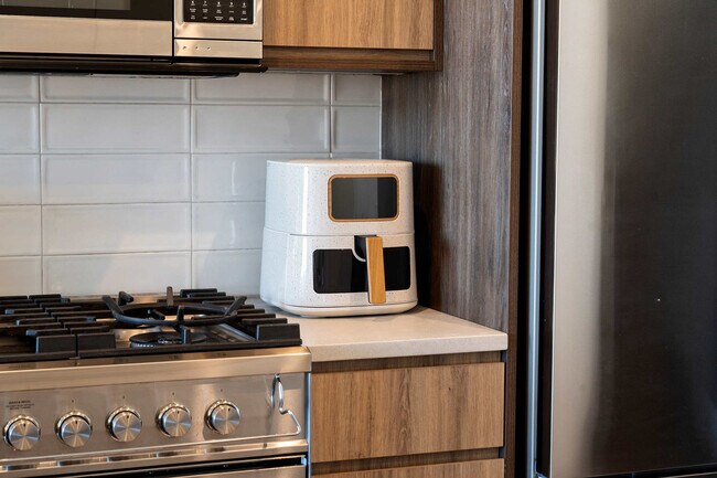 Building Photo - 1122 W Chicago Ave