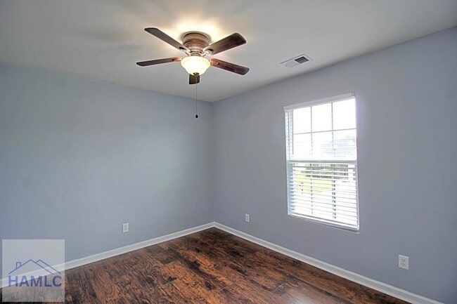 Building Photo - 207 Bender St