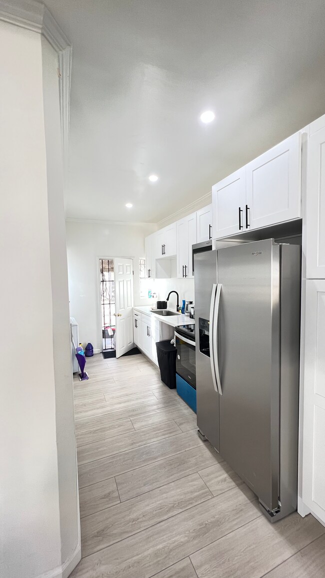 Building Photo - 207 Columbia Pl