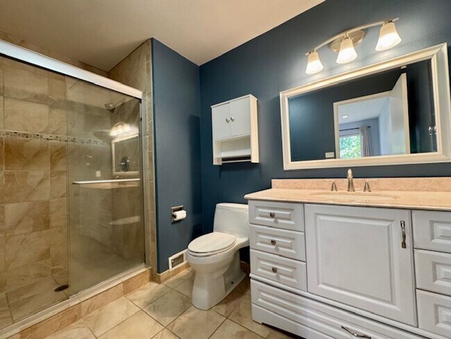 Building Photo - Gorgeous Walnut Creek Townhome 2 bedroom, 2.5 bath with 1 car garage in Sunset Park