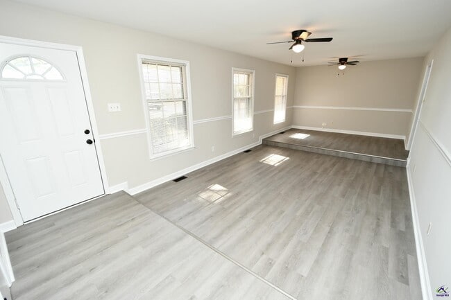 Building Photo - 467 SR 96