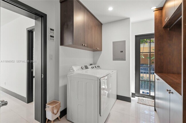 Building Photo - 519 Alhambra Cir