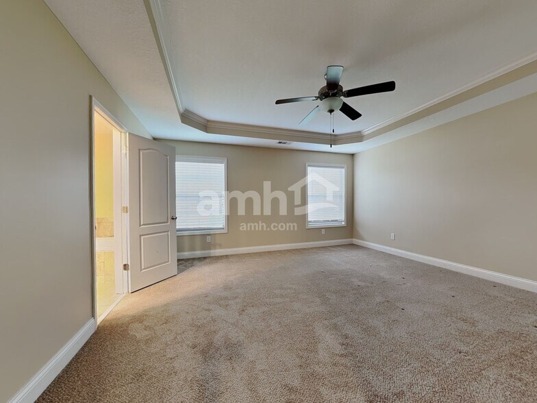 Building Photo - 3419 Greentree Ln