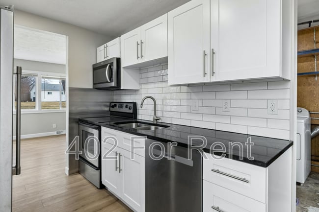 Building Photo - 3111 S 40th St