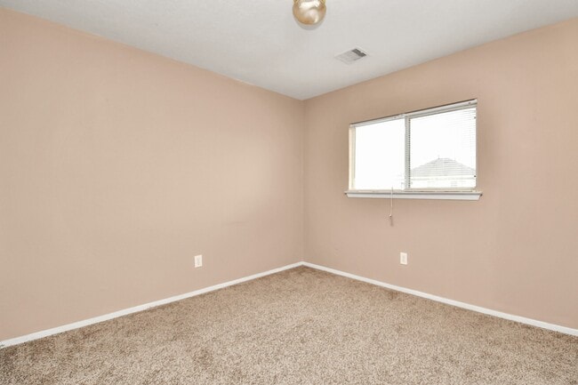 Building Photo - 6329 Settlers Square Ln