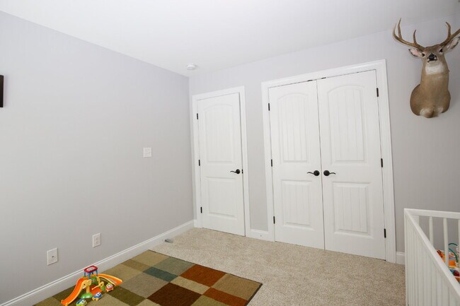 Building Photo - "$500 OFF FIRST MONTH'S RENT IF LEASE IS S...