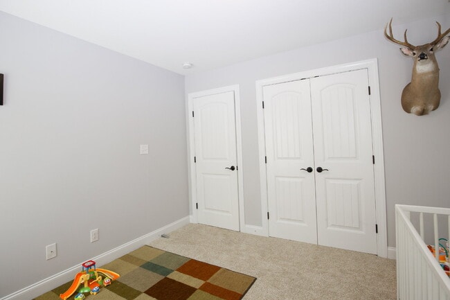Building Photo - "Spacious 4-Bedroom, 2.5 Bath Gem with Law...
