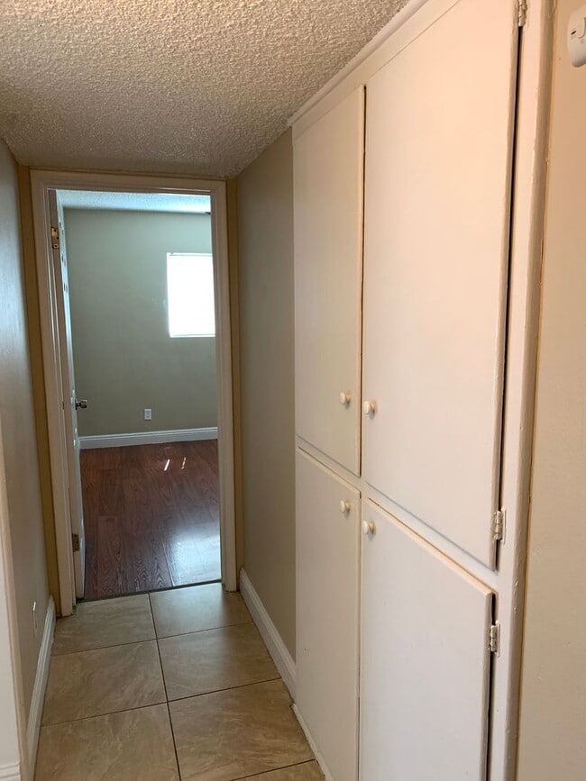 Building Photo - Super Cute 3 Bedroom Home For Rent in Oildale - $1695 Rent Available mid June