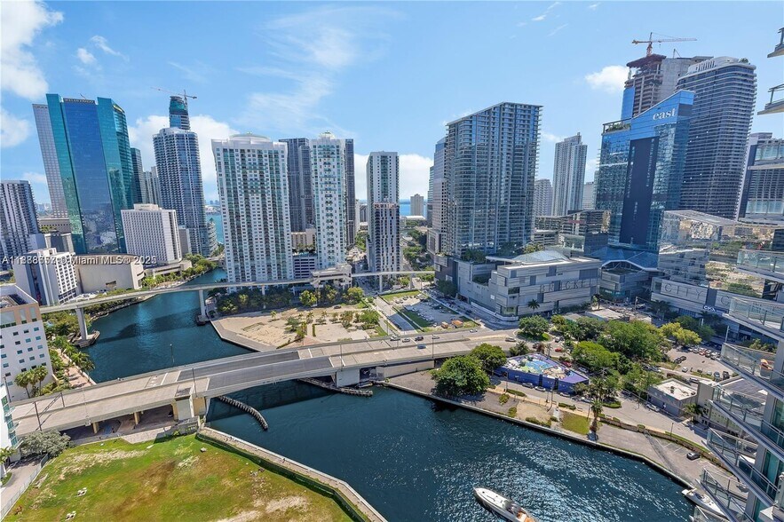 Building Photo - 92 SW 3rd St