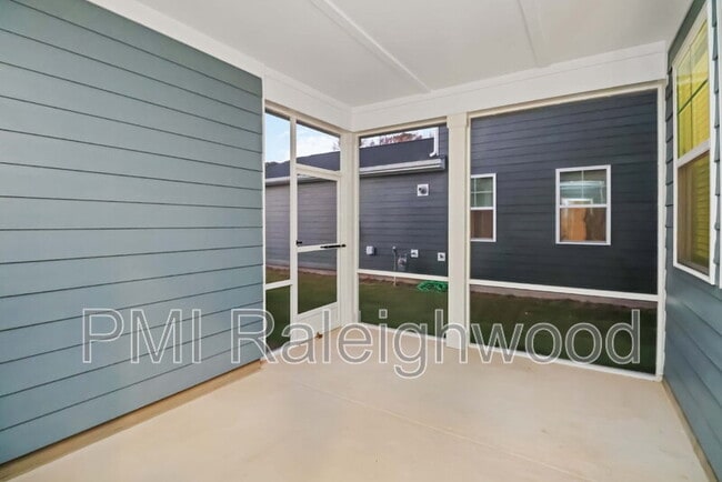 Building Photo - 304 Canyon Spring Trl