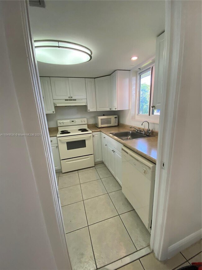 Building Photo - 7505 SW 82nd St
