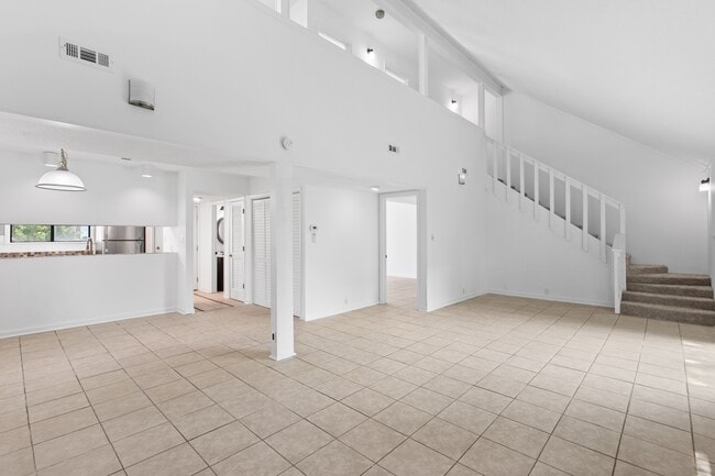 Building Photo - 220 W Saltwood Pl
