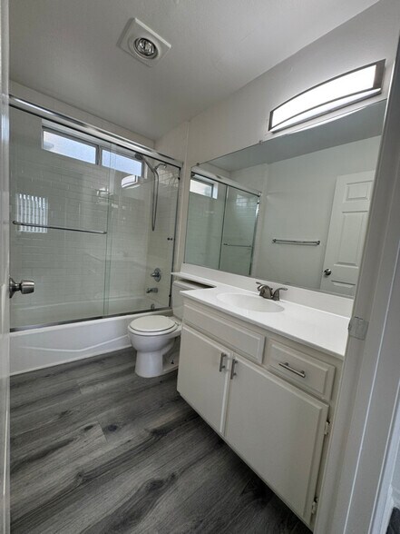 Building Photo - 13012 Riverside Dr