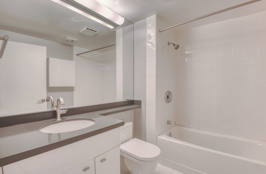 Building Photo - 650 Chestnut St